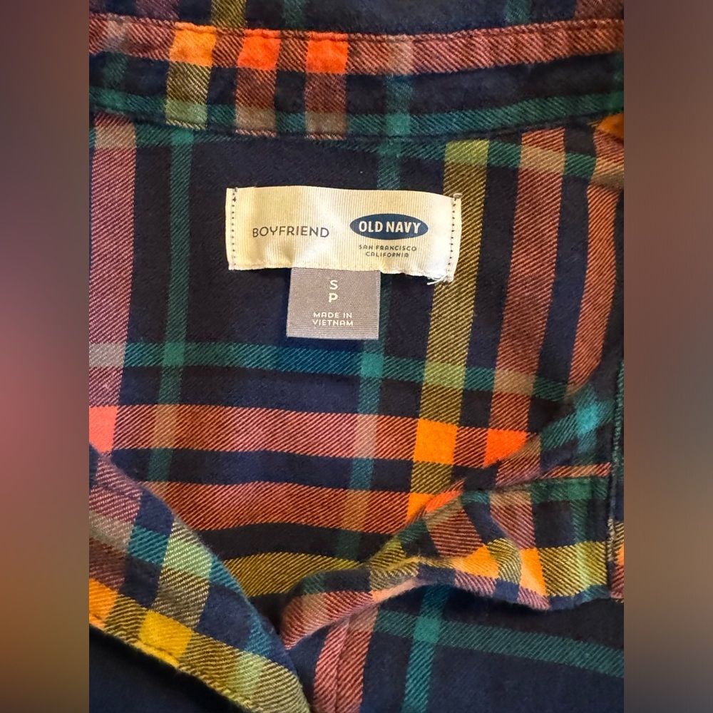 Adorable Old Navy plaid “Boyfriend” flannel! - Picture 7 of 8